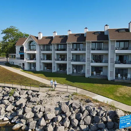 355 Edgewater Inn